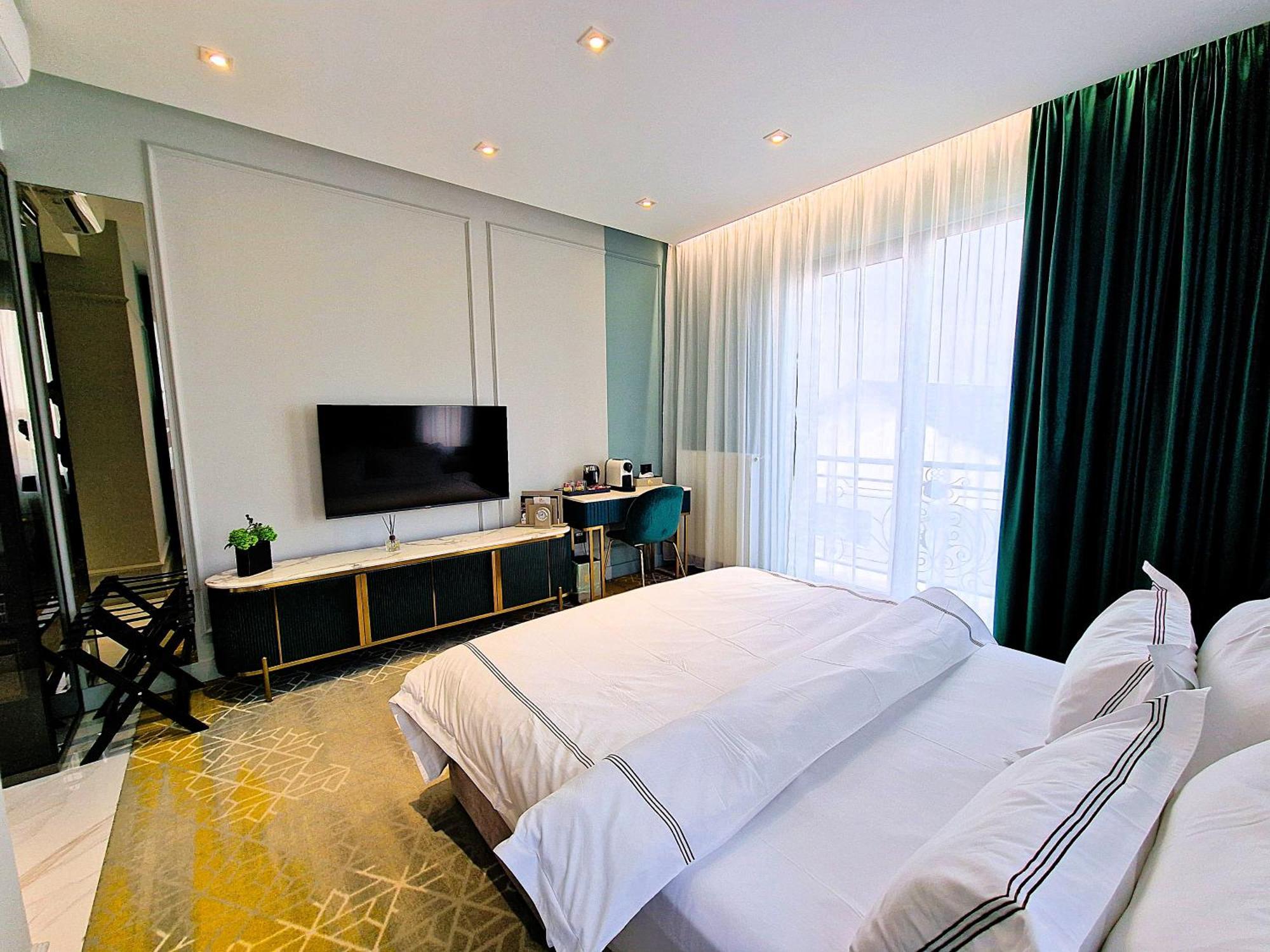 Arn Boutique Hotel Focsani Exterior photo