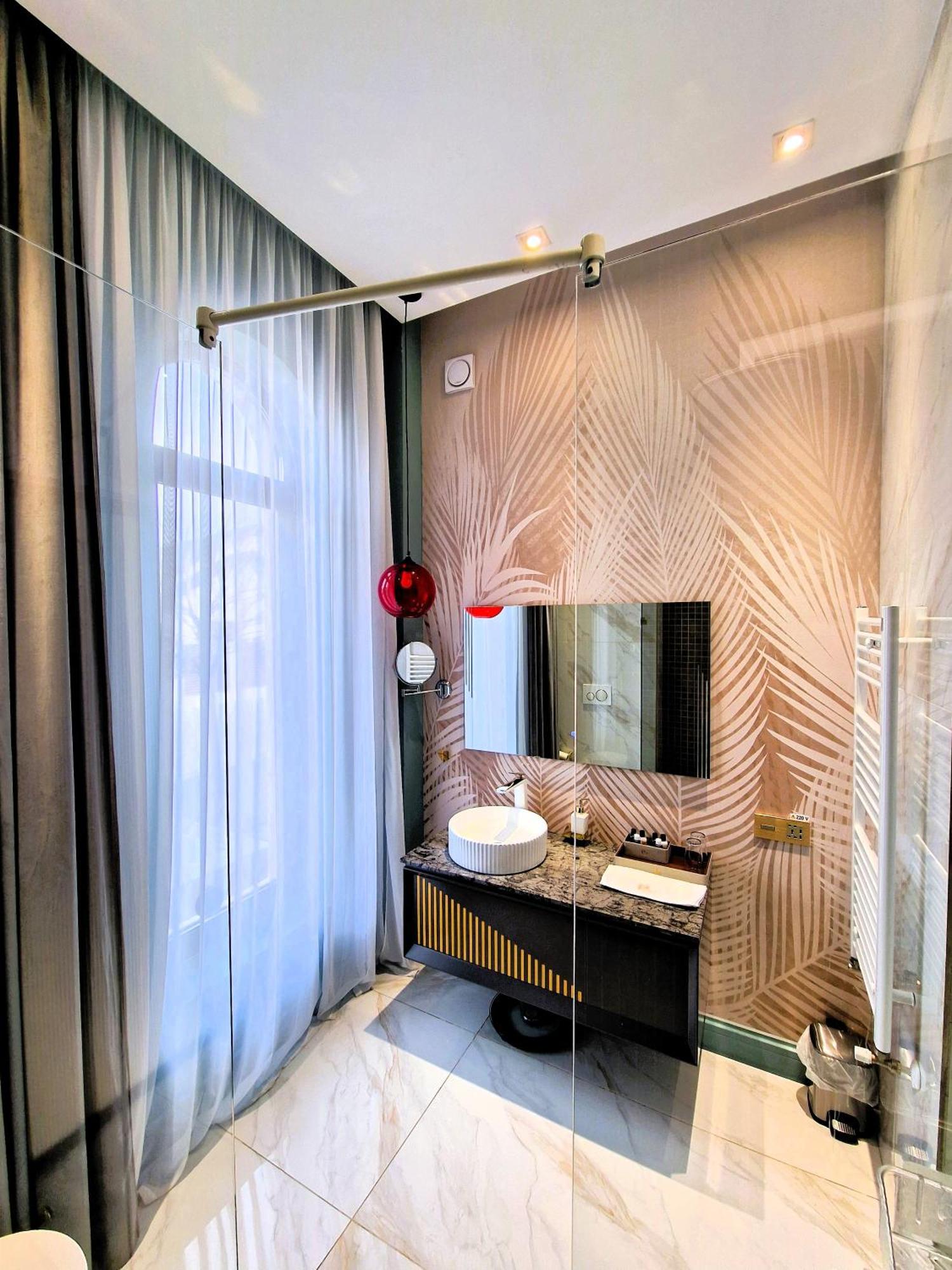 Arn Boutique Hotel Focsani Exterior photo