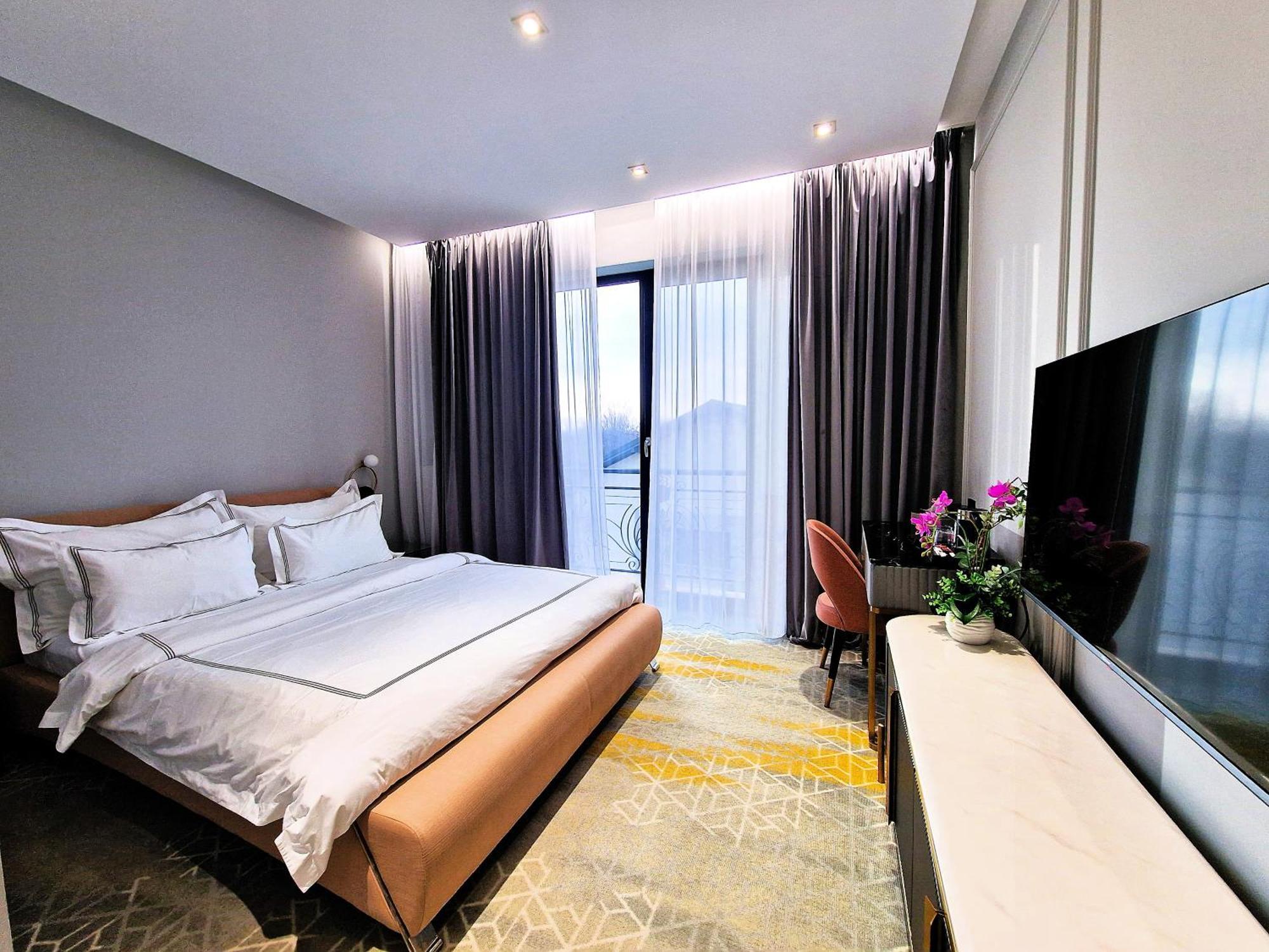 Arn Boutique Hotel Focsani Exterior photo
